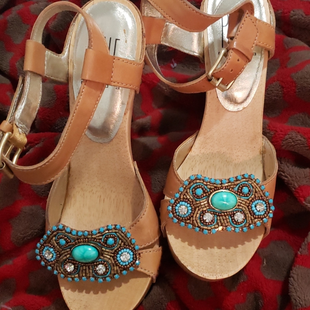 Pelle Moda size 7 platform heels with bead detail